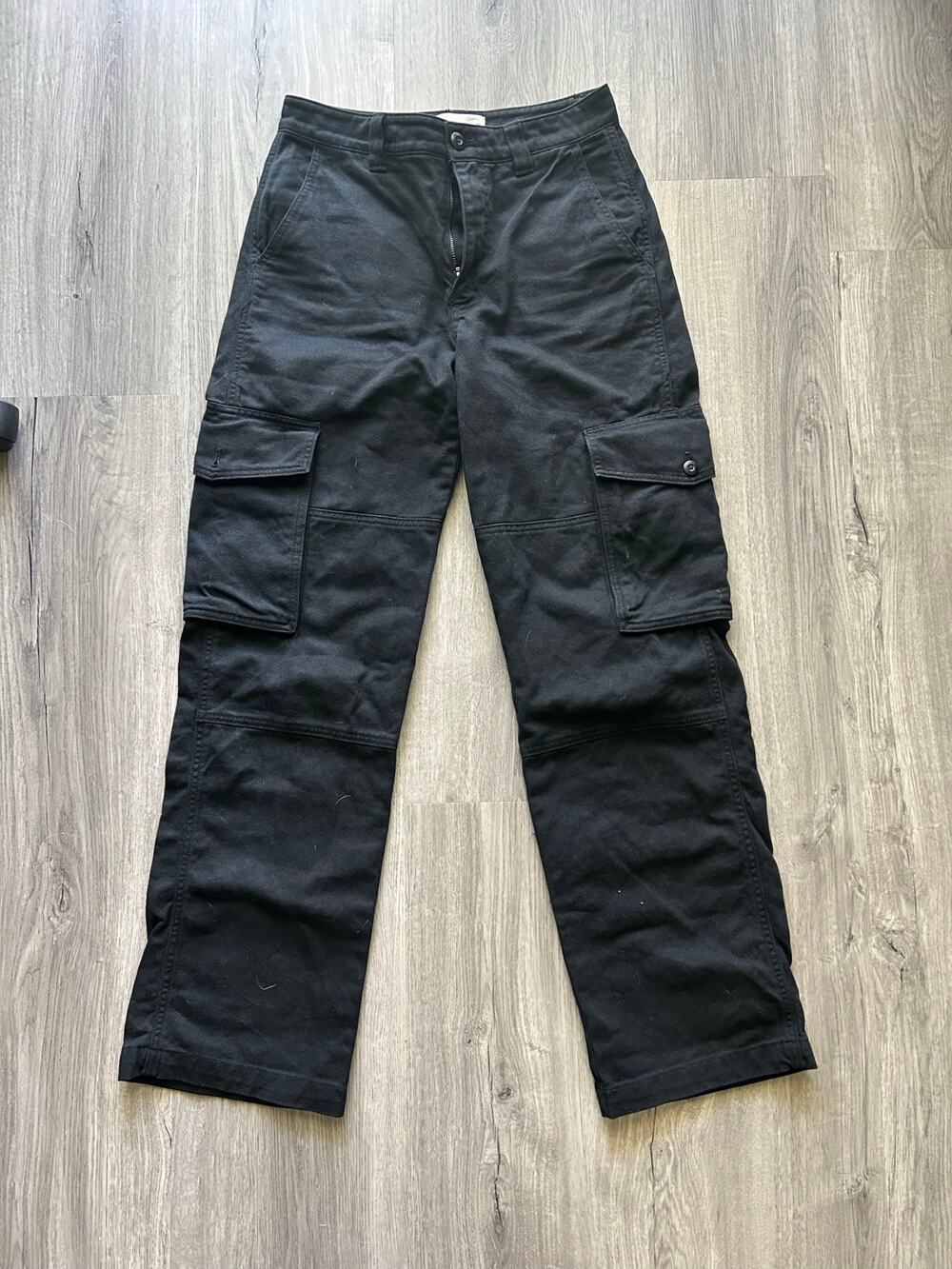 Aritzia TNA troop cargo pants in black size 4